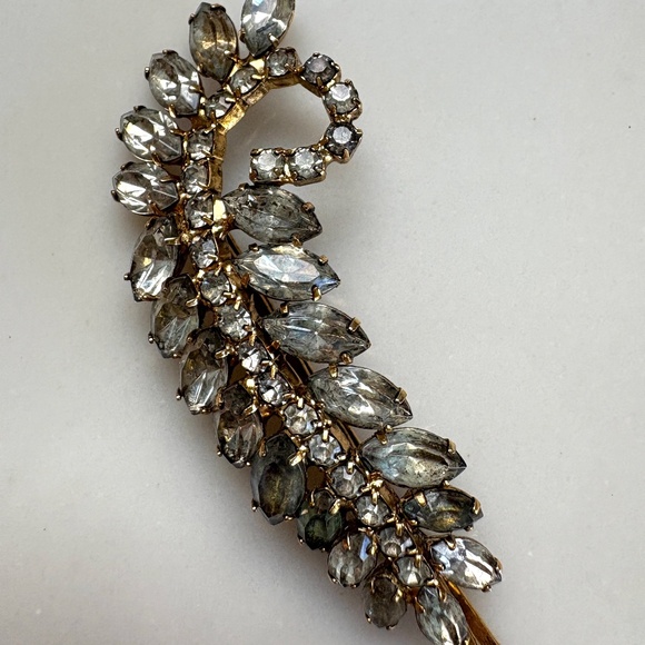 Jennifer Behr Crystal and Gold Leaf/Wing Bobby Pin - Picture 2 of 4